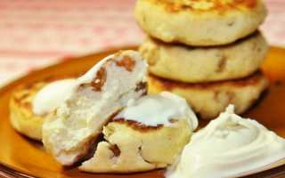 Как правильно готовить вкусные, пышные и нежные сырники в духовке и мультиварке? Как готовить сырники с бананом, яблоком, отрубями?