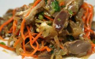 Салат с желудками куриными, морковью, луком, омлетом, фасолью, огурцом, грибами. Рецепты пошагово