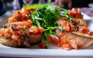 В какие блюда добавляют базилик? Применение известной специи в кулинарии